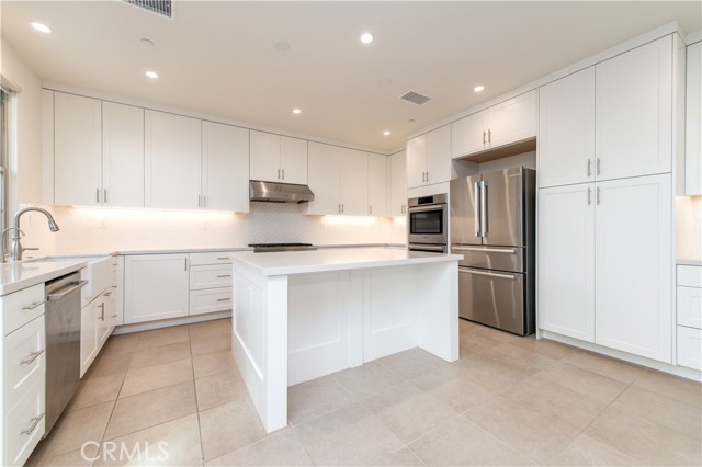 Detail Gallery Image 8 of 41 For 112 Anthem, Irvine,  CA 92618 - 4 Beds | 4/1 Baths