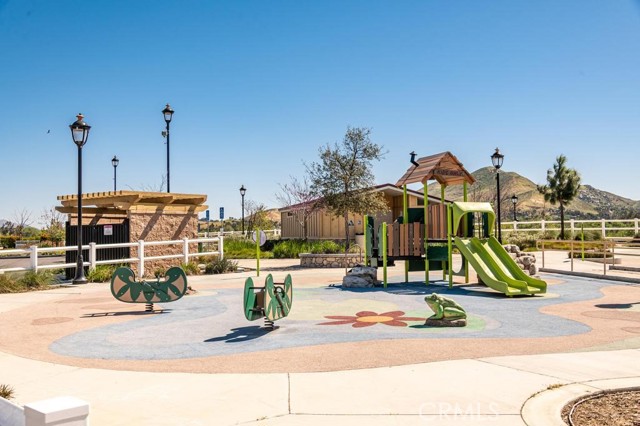 Detail Gallery Image 39 of 44 For 12138 Chutes Ct, Jurupa Valley,  CA 91752 - 3 Beds | 2/1 Baths