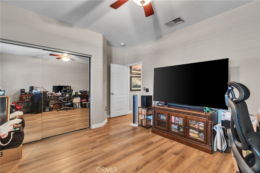 https://media.crmls.org/medias/71fbdb4b-9edf-4f0e-a7d0-46b892cc58f4.jpg?preset=X-Large