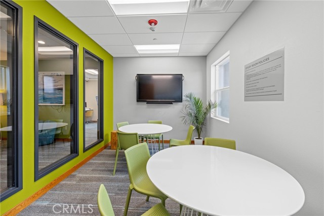 1831 Northpark Boulevard, San Bernardino CA: https://media.crmls.org/medias/71fc2e69-994f-48fa-bcad-ef5e4bbe88e9.jpg