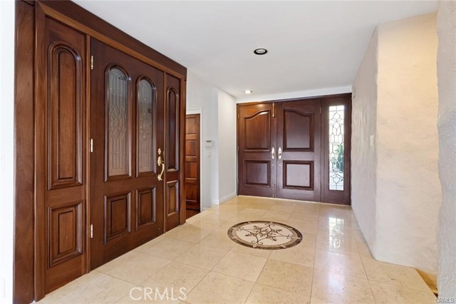 Detail Gallery Image 4 of 27 For 3713 Dellvale Pl, Encino,  CA 91436 - 4 Beds | 4/1 Baths