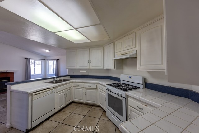 Detail Gallery Image 8 of 15 For 37719 Nantucket Dr, Palmdale,  CA 93550 - 3 Beds | 2 Baths