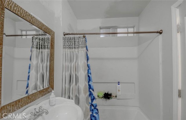 Detail Gallery Image 11 of 13 For 828 W 41st St, Los Angeles,  CA 90037 - – Beds | – Baths