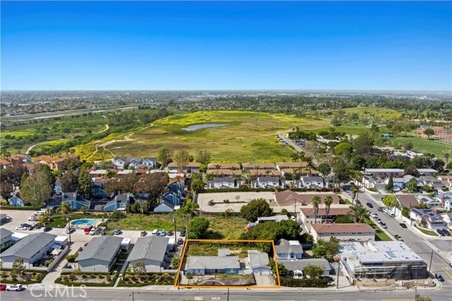 Detail Gallery Image 8 of 13 For 1022 W Wilson St, Costa Mesa,  CA 92627 - 12 Beds | 10/2 Baths