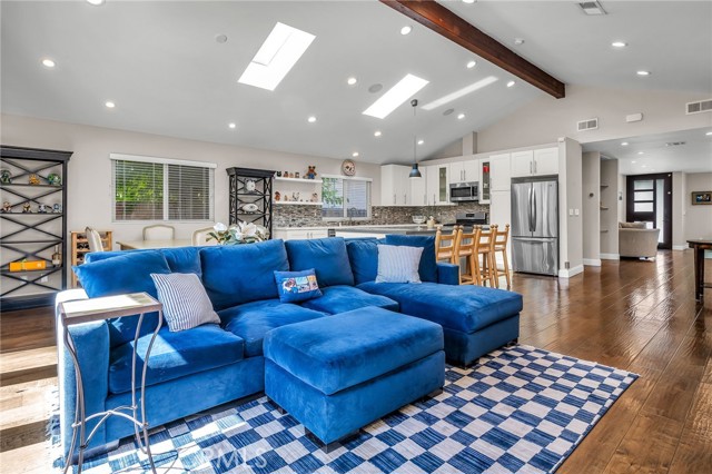 Detail Gallery Image 17 of 34 For 5948 Hesperia Ave, Encino,  CA 91316 - 3 Beds | 2/1 Baths