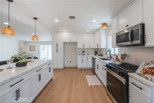 Detail Gallery Image 6 of 32 For 4224 Falcon, Long Beach,  CA 90807 - 4 Beds | 2 Baths