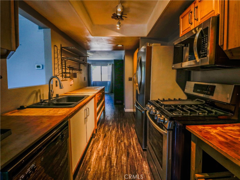 https://media.crmls.org/medias/71ff2600-da4b-4951-b7ab-878e04636bb1.jpg?preset=X-Large