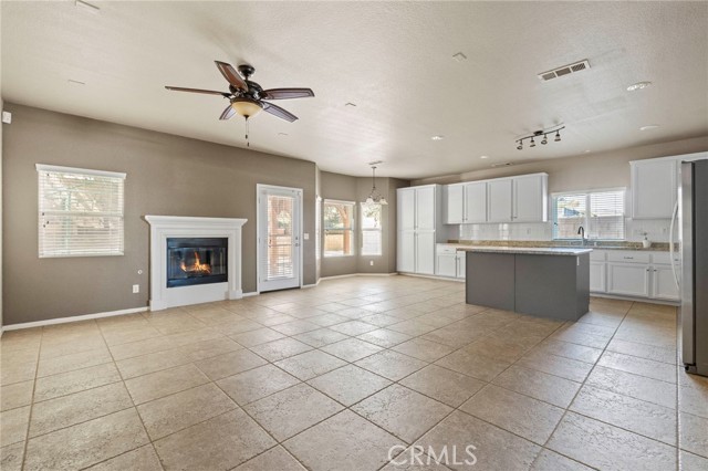 Detail Gallery Image 4 of 29 For 4100 Waterville Ct, Palmdale,  CA 93551 - 6 Beds | 3 Baths