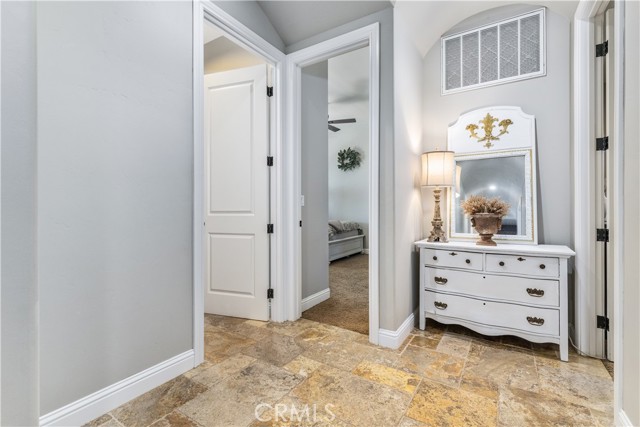 98 Nutwood Circle, Paso Robles CA: https://media.crmls.org/medias/72002317-c0d3-4e07-bba5-9c41f8684c52.jpg