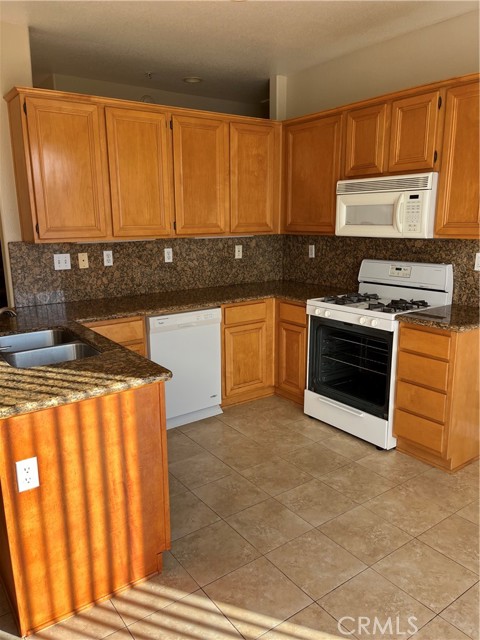 Detail Gallery Image 6 of 31 For 13536 Bunker Hill Pl, Fontana,  CA 92336 - 4 Beds | 3 Baths