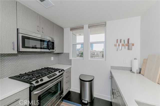 Detail Gallery Image 7 of 39 For 436 S Virgil Ave #403,  Los Angeles,  CA 90020 - 2 Beds | 2 Baths