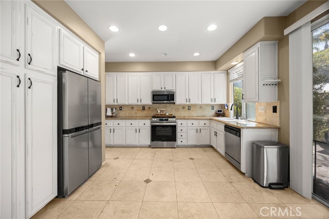 Detail Gallery Image 8 of 36 For 1832 Couples, Corona,  CA 92883 - 4 Beds | 2/1 Baths