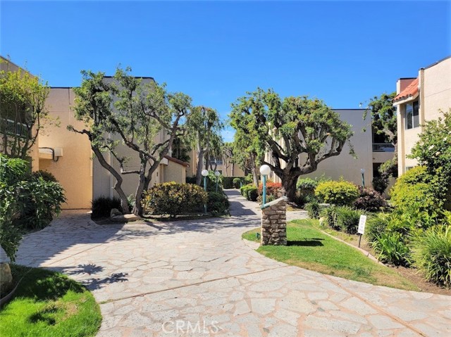 Detail Gallery Image 17 of 25 For 18307 Burbank Bld #14,  Tarzana,  CA 91356 - 2 Beds | 2 Baths