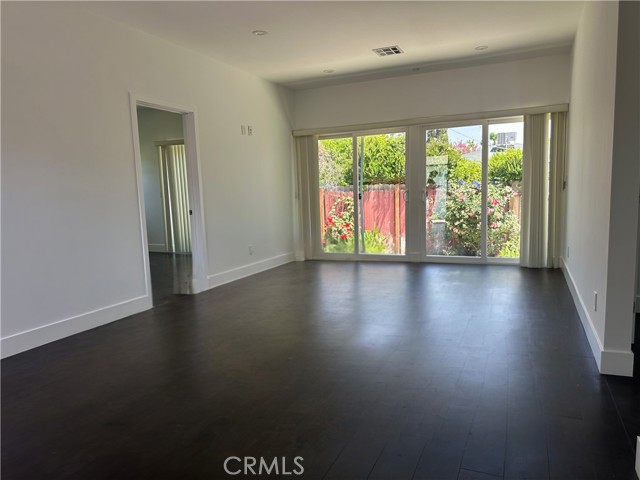 Detail Gallery Image 8 of 17 For 14727 Albers St, Sherman Oaks,  CA 91411 - 3 Beds | 2 Baths