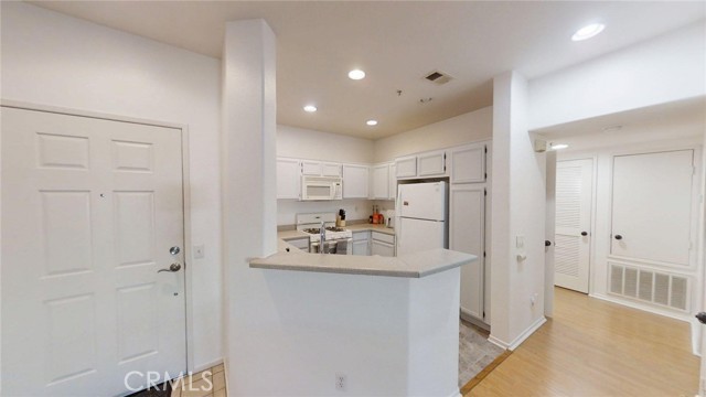 Detail Gallery Image 5 of 29 For 26426 Arboretum #806,  Murrieta,  CA 92563 - 1 Beds | 1 Baths