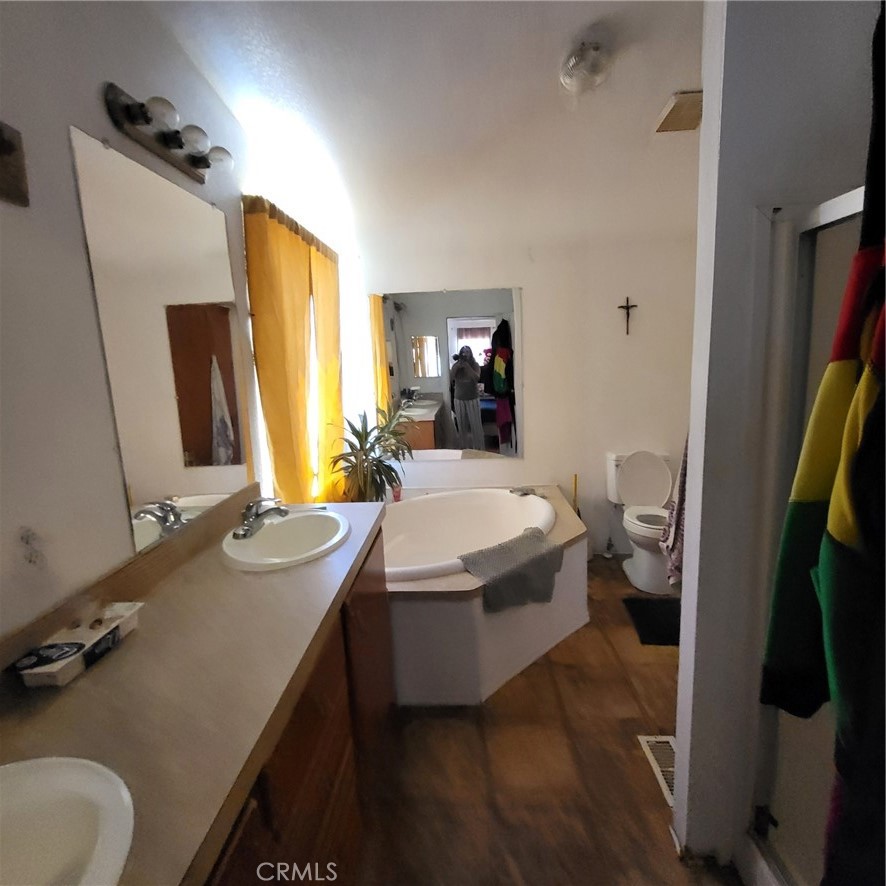 https://media.crmls.org/medias/72029b7d-df18-436c-ba01-7ce45093ac15.jpg?preset=X-Large