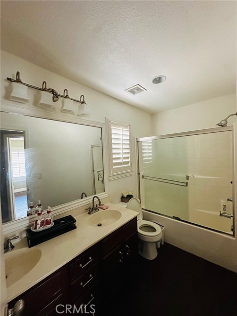 692 Blueberry Lane, Madera CA: https://media.crmls.org/medias/72032598-6a59-4842-b1e5-4e0af9b0590c.jpg