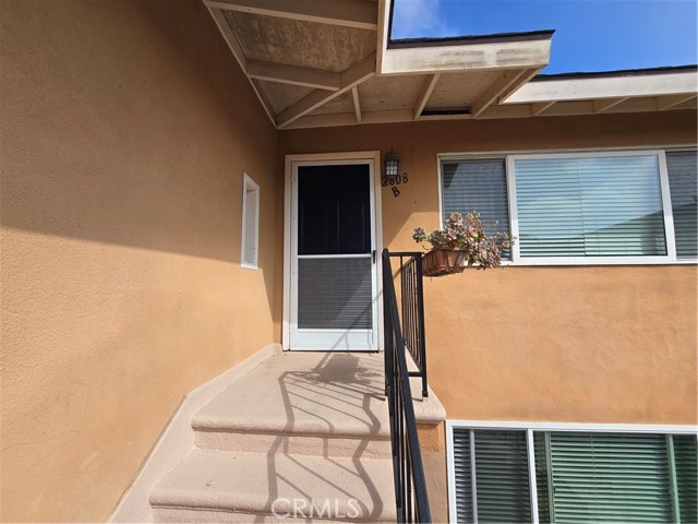 Detail Gallery Image 2 of 16 For 2608 Curtis Ave #B,  Redondo Beach,  CA 90278 - 3 Beds | 1 Baths