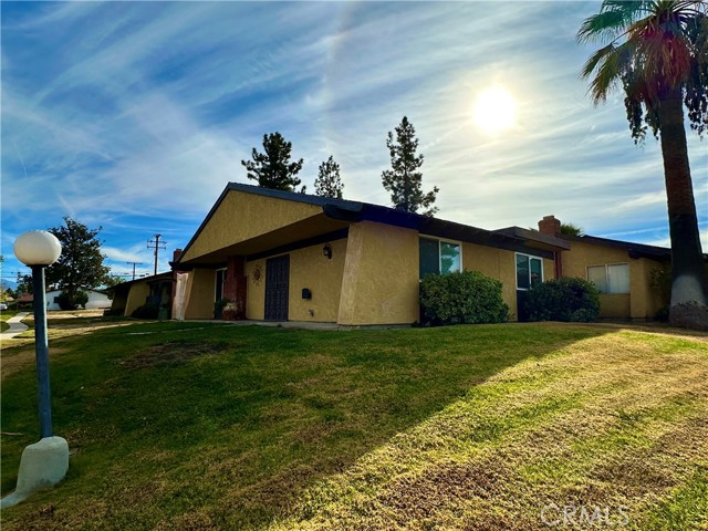 Detail Gallery Image 3 of 52 For 416 E Thornton Ave, Hemet,  CA 92543 - 2 Beds | 2 Baths