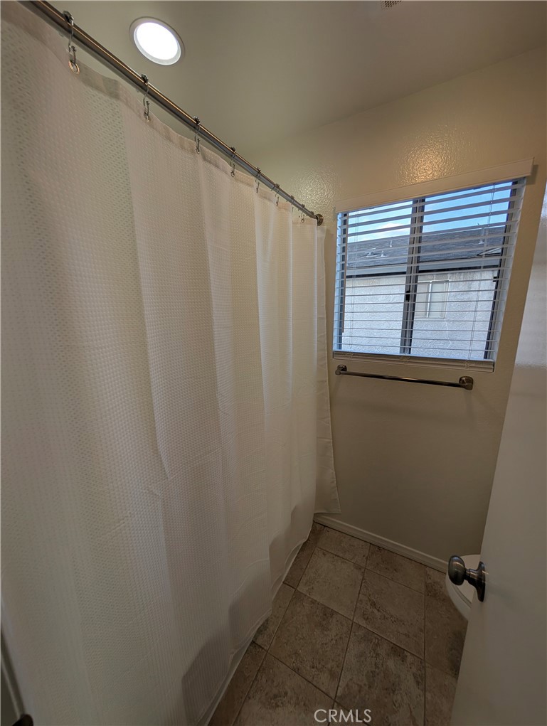 https://media.crmls.org/medias/72061ab2-1741-41de-adc4-2b3d94c12555.jpg?preset=X-Large