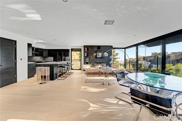 Detail Gallery Image 12 of 34 For 1782 Viewmont Dr, Los Angeles,  CA 90069 - 3 Beds | 4/1 Baths