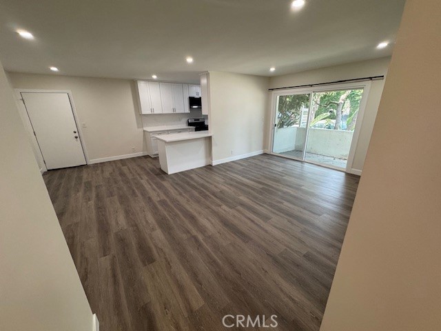 7730 Lexington Ave. #102, West Hollywood CA: https://media.crmls.org/medias/7206d009-2e65-430b-9d3a-f9563271fdb8.jpg