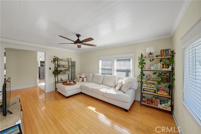 318 8th Street, Huntington Beach CA: https://media.crmls.org/medias/72072fcb-58e1-46bd-bfff-1877b9105204.jpg