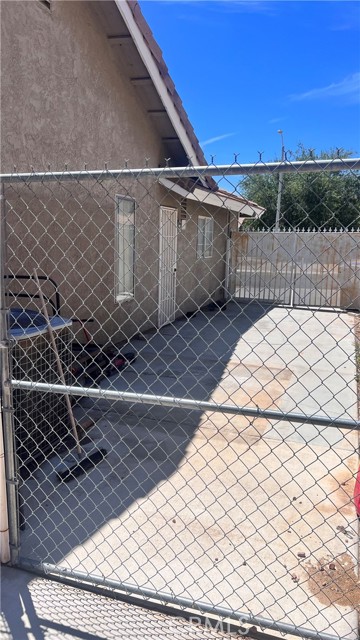 13590 Mica Avenue, Victorville CA: https://media.crmls.org/medias/72094a91-244a-4d75-8690-bfe8e06925a3.jpg