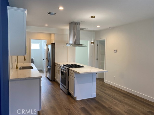 Detail Gallery Image 5 of 16 For 5024 Topanga Canyon Bld, Woodland Hills,  CA 91364 - 2 Beds | 2 Baths