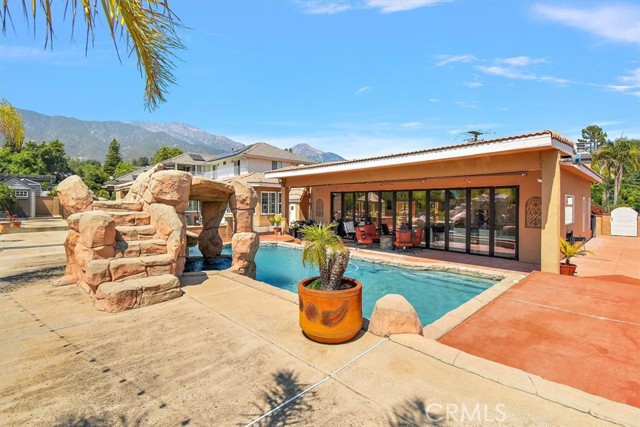 Image 4 of 75 For 2335 San Antonio Avenue
