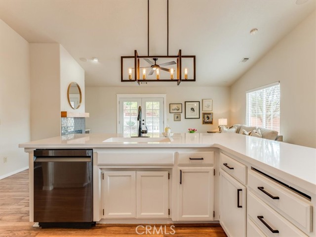35 Aurora Way, Templeton CA: https://media.crmls.org/medias/720bcdd1-953d-4096-a2e9-d390972828b5.jpg