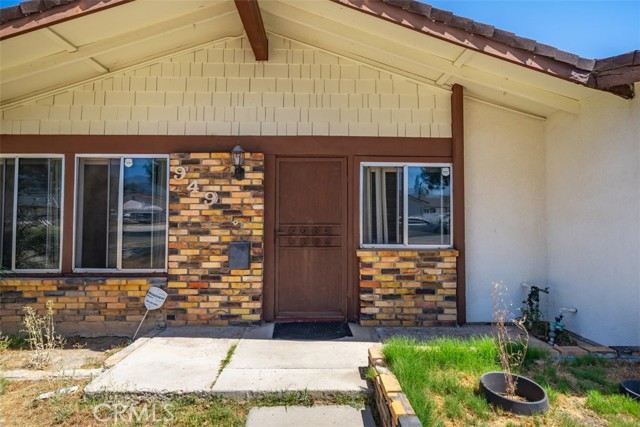 Detail Gallery Image 3 of 32 For 949 Lorna St, Corona,  CA 92882 - 4 Beds | 2 Baths