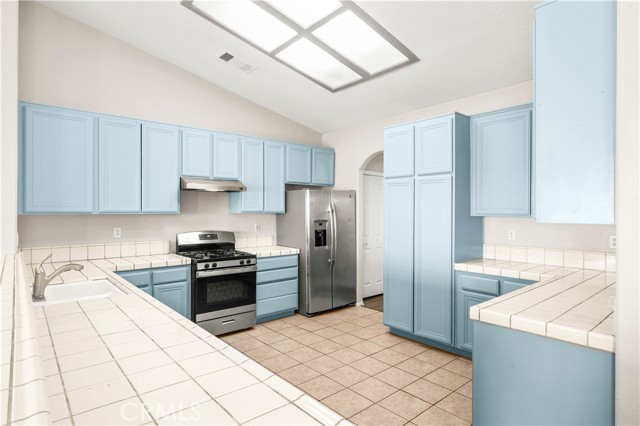 Detail Gallery Image 13 of 41 For 13229 Great Falls, Victorville,  CA 92395 - 3 Beds | 2 Baths