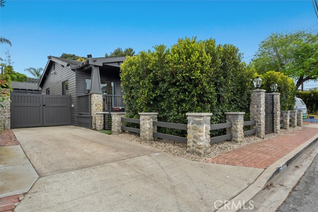 1012 10th Street, Manhattan Beach CA: https://media.crmls.org/medias/720d1a68-e1af-4e55-8164-3078bb58541c.jpg