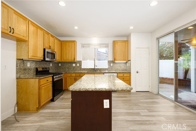 Detail Gallery Image 4 of 28 For 10 Lazurite, Rancho Santa Margarita,  CA 92688 - 4 Beds | 3 Baths