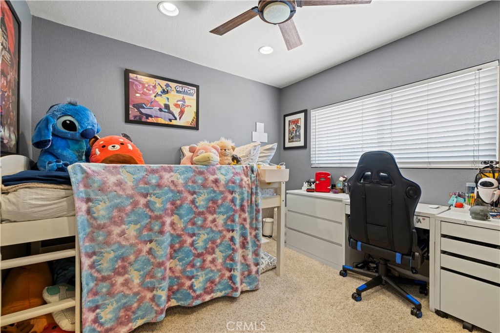 https://media.crmls.org/medias/720d8ae0-6557-46e9-ba5b-a205771b7913.jpg?preset=X-Large