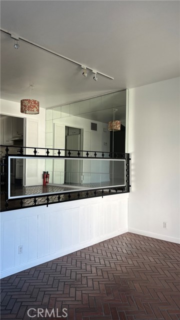 Detail Gallery Image 7 of 18 For 1745 Selby Ave #5,  Los Angeles,  CA 90024 - 2 Beds | 3 Baths