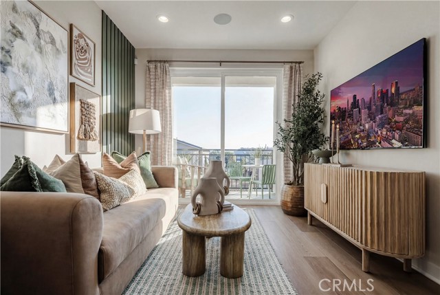 Detail Gallery Image 3 of 10 For 12720 Azure Way #29,  Hawthorne,  CA 90250 - 1 Beds | 1/1 Baths