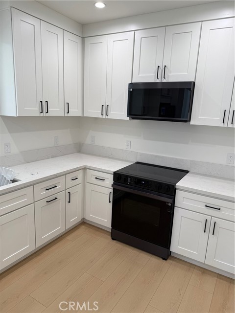 Detail Gallery Image 8 of 28 For 8546 Vanalden, Northridge,  CA 91324 - 2 Beds | 1 Baths