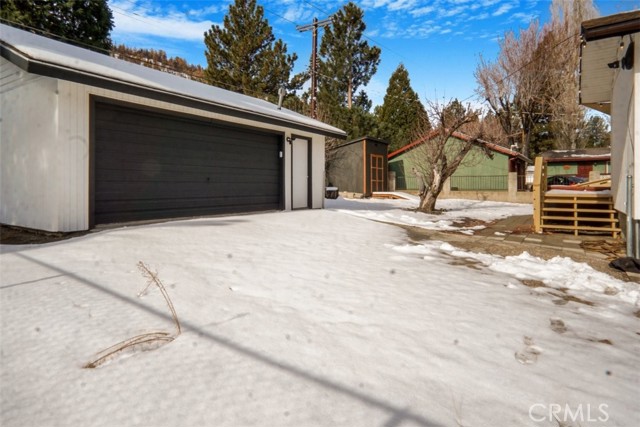 955 Apple Avenue, Wrightwood CA: https://media.crmls.org/medias/720f855c-fbc2-4a20-8c5d-671a6dfe328e.jpg
