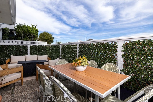 Detail Gallery Image 13 of 22 For 203 8th, Newport Beach,  CA 92661 - – Beds | – Baths
