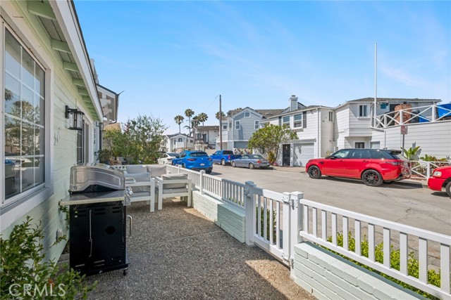 Detail Gallery Image 3 of 20 For 216 Collins Ave, Newport Beach,  CA 92662 - 3 Beds | 2 Baths