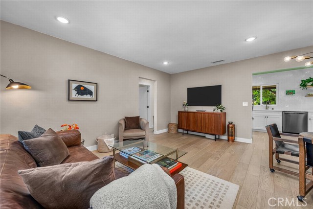 Detail Gallery Image 9 of 44 For 7451 Midfield Ave, Los Angeles,  CA 90045 - 3 Beds | 2 Baths