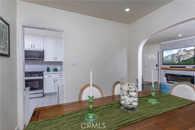 Detail Gallery Image 8 of 52 For 1902 N Pass Ave, Burbank,  CA 91505 - 3 Beds | 3 Baths