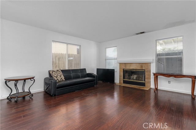 Detail Gallery Image 3 of 30 For 260 Mahogany, San Jacinto,  CA 92582 - 4 Beds | 2/1 Baths