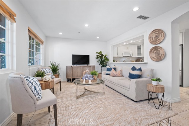 409 Utica Avenue, Huntington Beach CA: https://media.crmls.org/medias/7213a0e2-2247-459d-85fb-bc2c8515f261.jpg