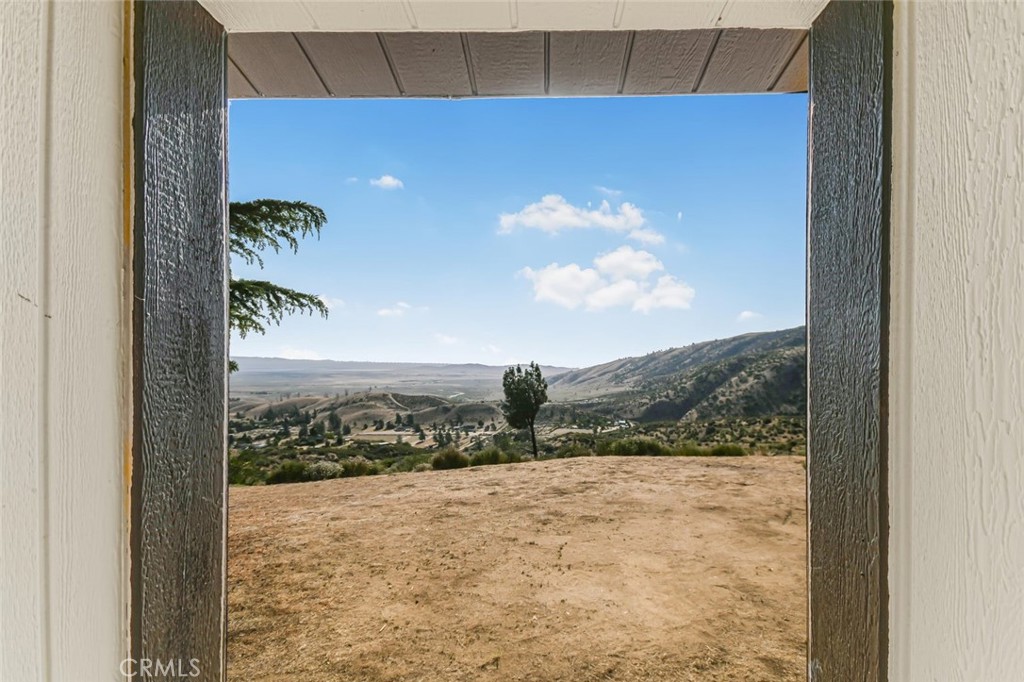 https://media.crmls.org/medias/7213d8b3-0969-4f72-af7a-6cddb7ad6bbe.jpg?preset=X-Large