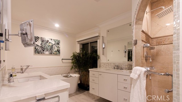 Detail Gallery Image 31 of 36 For 16 North Stonington, Laguna Beach,  CA 92651 - 4 Beds | 5 Baths
