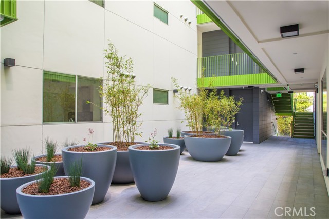 Detail Gallery Image 23 of 25 For 12117 Valleyheart Dr #301,  Studio City,  CA 91604 - 1 Beds | 1 Baths