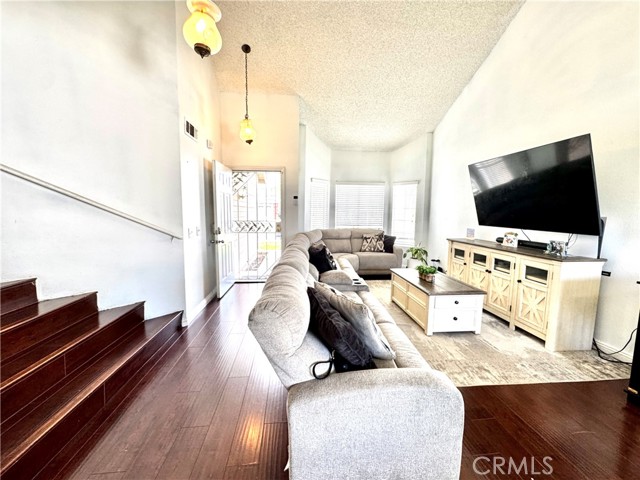 Detail Gallery Image 3 of 21 For 11948 Albion Way, Moreno Valley,  CA 92557 - 4 Beds | 2/1 Baths